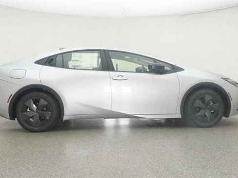 New 2026 Toyota Prius Plug-In Hybrid FWD image 60