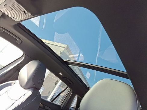 New 2026 Volkswagen Tiguan SE R-Line image 7