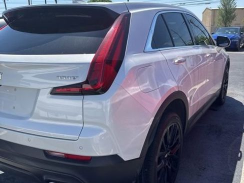 Used 2022 Cadillac XT4 Luxury w/ LPO, ONYX Package FWD image 7