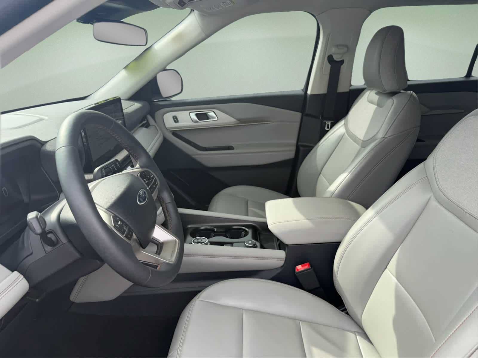 Used 2025 Ford Explorer Active w/ Active Comfort Package AWD/4WD image 9