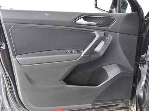 Used 2018 Volkswagen Tiguan SE AWD/4WD image 24
