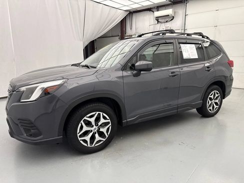 Used 2023 Subaru Forester Premium AWD/4WD image 3