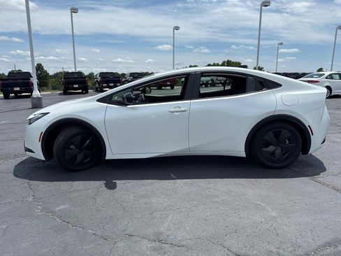Used 2026 Toyota Prius LE AWD/4WD image 5