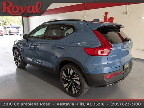 Certified 2024 Volvo XC40 B5 Plus image 2