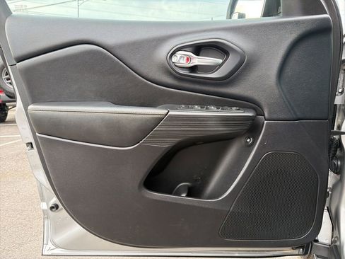 Used 2016 Jeep Cherokee Limited image 27