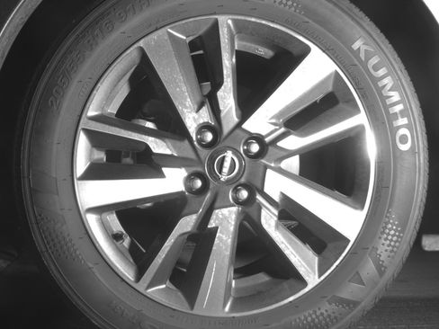 Used 2025 Nissan Versa SV image 12