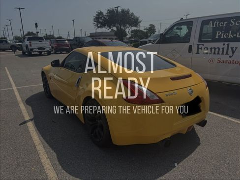 Used 2017 Nissan 370Z Coupe RWD image 3