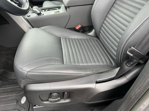 Certified 2023 Land Rover Discovery S R-Dynamic image 17