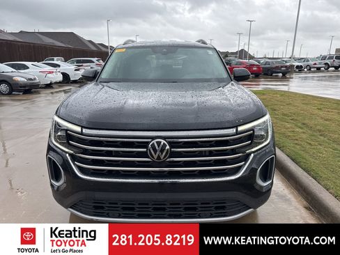 Used 2025 Volkswagen Atlas SE image 2