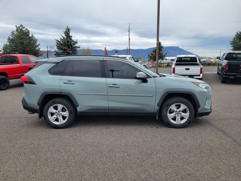 Used 2019 Toyota RAV4 XLE w/ Convenience Package image 2