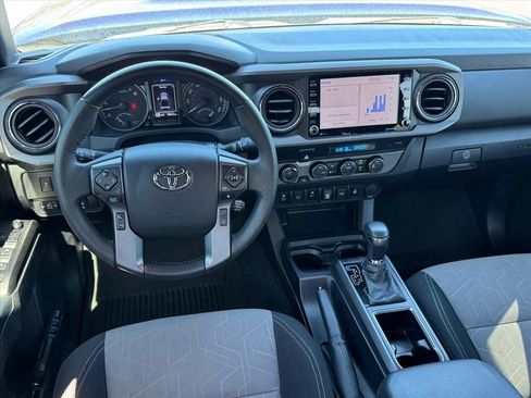 Used 2022 Toyota Tacoma TRD Sport w/ Technology Package image 15