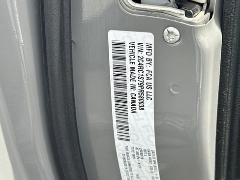 Used 2023 Chrysler Pacifica Limited w/ S Appearance Package FWD image 31
