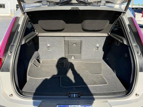 Certified 2025 Volvo XC40 B5 Plus image 5