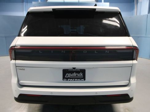 Used 2025 Lincoln Navigator L Reserve AWD/4WD image 38