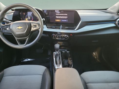 Used 2025 Chevrolet Trax LT FWD image 14