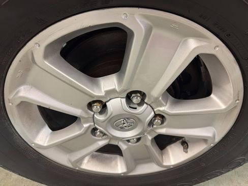 Used 2017 Toyota Tundra SR5 w/ SR5 Upgrade Package image 33