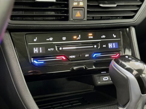 Used 2025 Volkswagen Jetta SE image 23