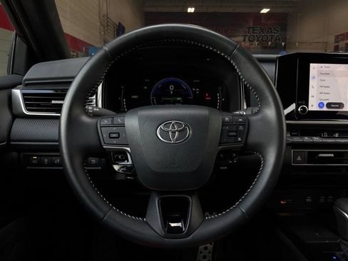 Used 2026 Toyota Camry SE FWD image 32