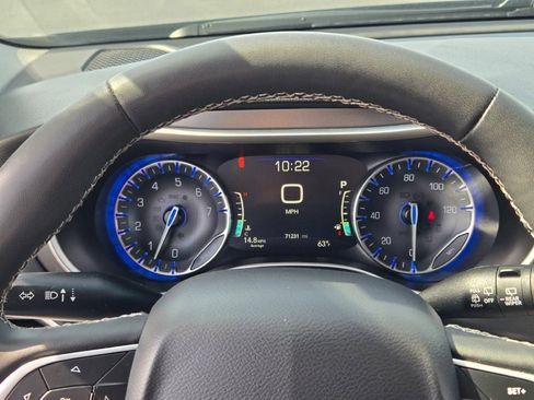 Used 2023 Chrysler Pacifica Touring-L FWD image 35