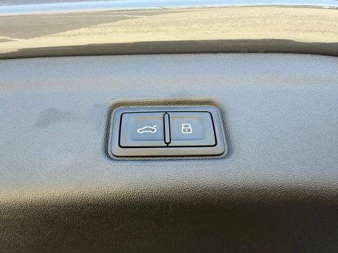 Used 2025 Audi Q6 e-tron Premium Plus w/ Premium Plus RWD image 42