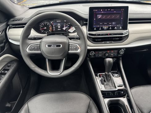 Used 2025 Jeep Compass Limited AWD/4WD image 7
