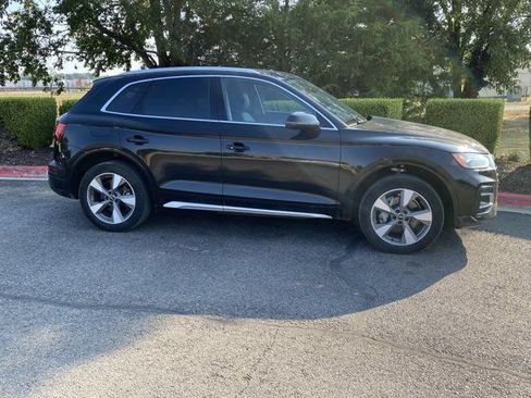 Used 2023 Audi Q5 2.0T Premium w/ Convenience Package AWD/4WD image 2