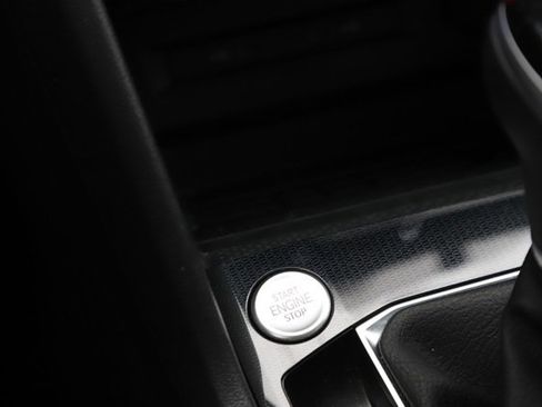 Used 2025 Volkswagen Taos SE w/ Panoramic Sunroof Package image 20