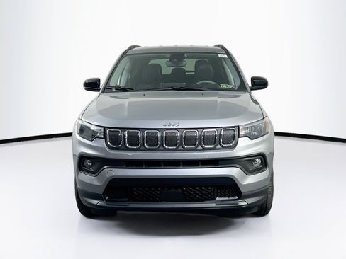 Used 2022 Jeep Compass Latitude AWD/4WD image 2
