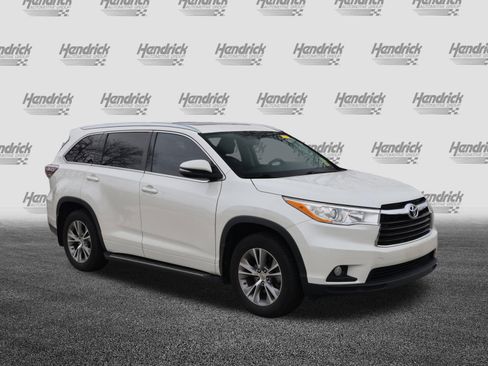 Used 2014 Toyota Highlander XLE image 2