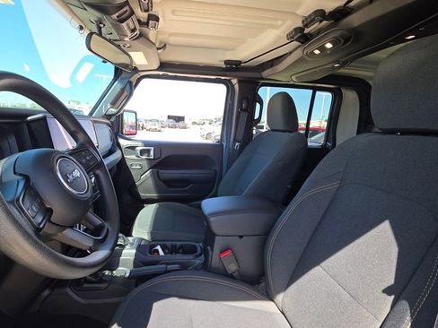Used 2025 Jeep Gladiator Sport AWD/4WD image 11