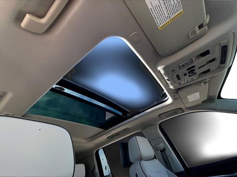 Used 2021 GMC Yukon XL Denali w/ Denali Ultimate Package image 17