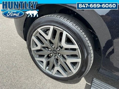 Used 2025 Ford Expedition Platinum w/ Platinum Ultimate Package AWD/4WD image 8