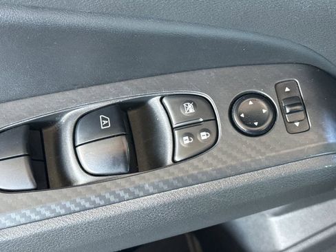 Used 2024 Nissan Altima 2.5 SV FWD image 18