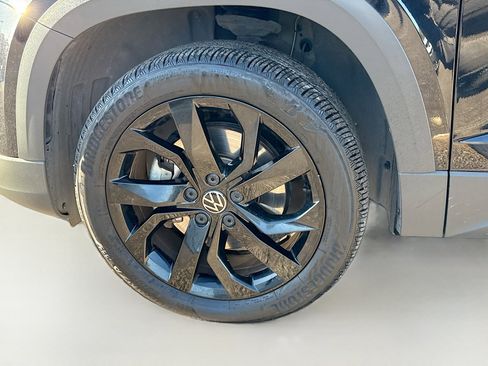 Used 2023 Volkswagen Taos SE w/ Panoramic Sunroof Package image 40