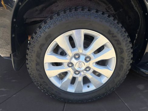 Used 2016 Toyota Sequoia Platinum image 34