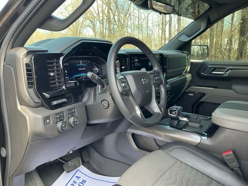 Used 2025 Chevrolet Silverado 1500 ZR2 w/ Technology Package image 16