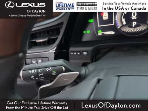 Certified 2025 Lexus ES 300h w/ Luxury Package image 21
