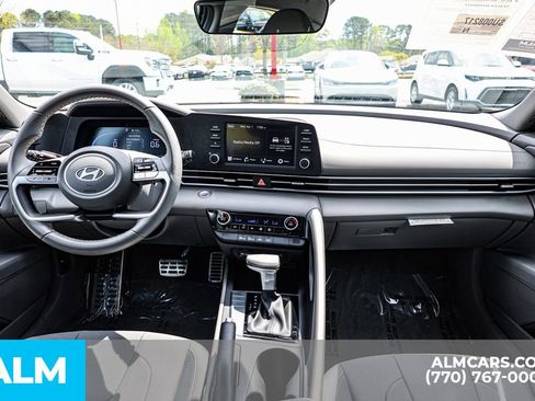 Used 2025 Hyundai Elantra Sport image 28