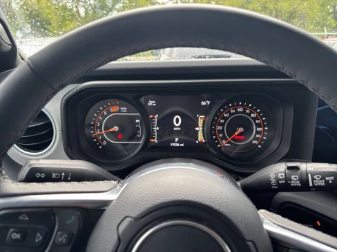 Used 2025 Jeep Wrangler Unlimited Sahara AWD/4WD image 38