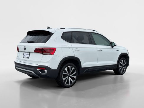 Used 2024 Volkswagen Taos SE FWD image 5