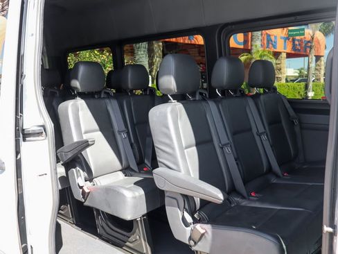 Used 2020 Mercedes-Benz Sprinter 2500 image 14
