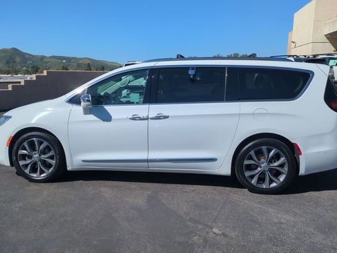 Used 2020 Chrysler Pacifica Limited w/ Tire & Wheel Group image 9