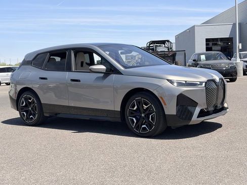 Used 2024 BMW iX xDrive50 w/ Premium Package AWD/4WD image 4