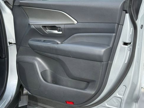 Used 2025 Toyota Grand Highlander XLE image 33