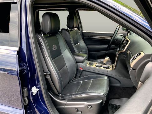 Used 2017 Jeep Grand Cherokee Overland AWD/4WD image 8