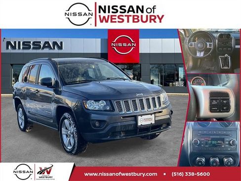 Used 2017 Jeep Compass Latitude image 1