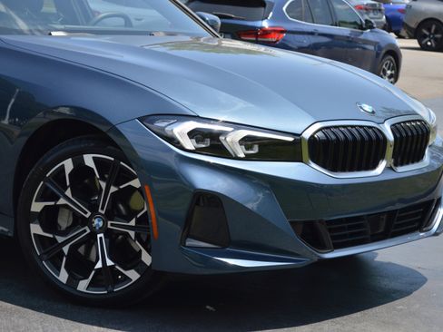 Certified 2025 BMW 330i Sedan RWD image 2