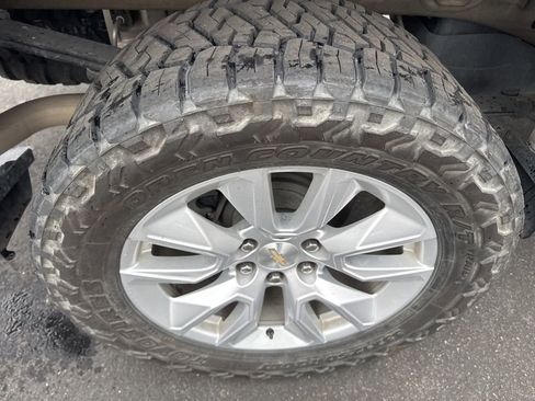 Used 2021 Chevrolet Silverado 1500 LT AWD/4WD image 12