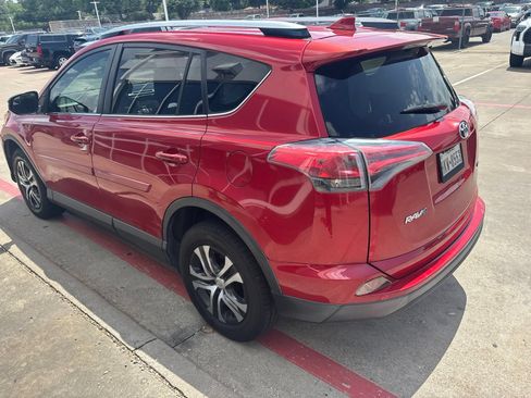 Used 2016 Toyota RAV4 LE FWD image 6