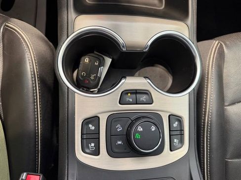 Used 2018 GMC Terrain Denali w/ Advanced Safety Package AWD/4WD image 24